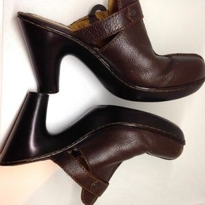 Born SLIP ON mules, 4 " heels /sz 8/39 leather